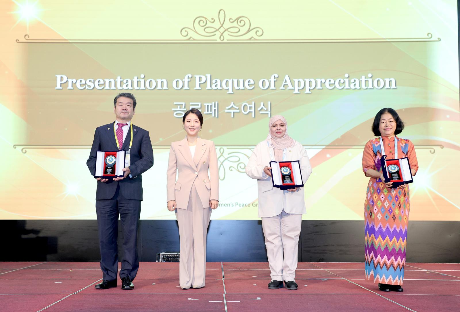 Photo: IWPG